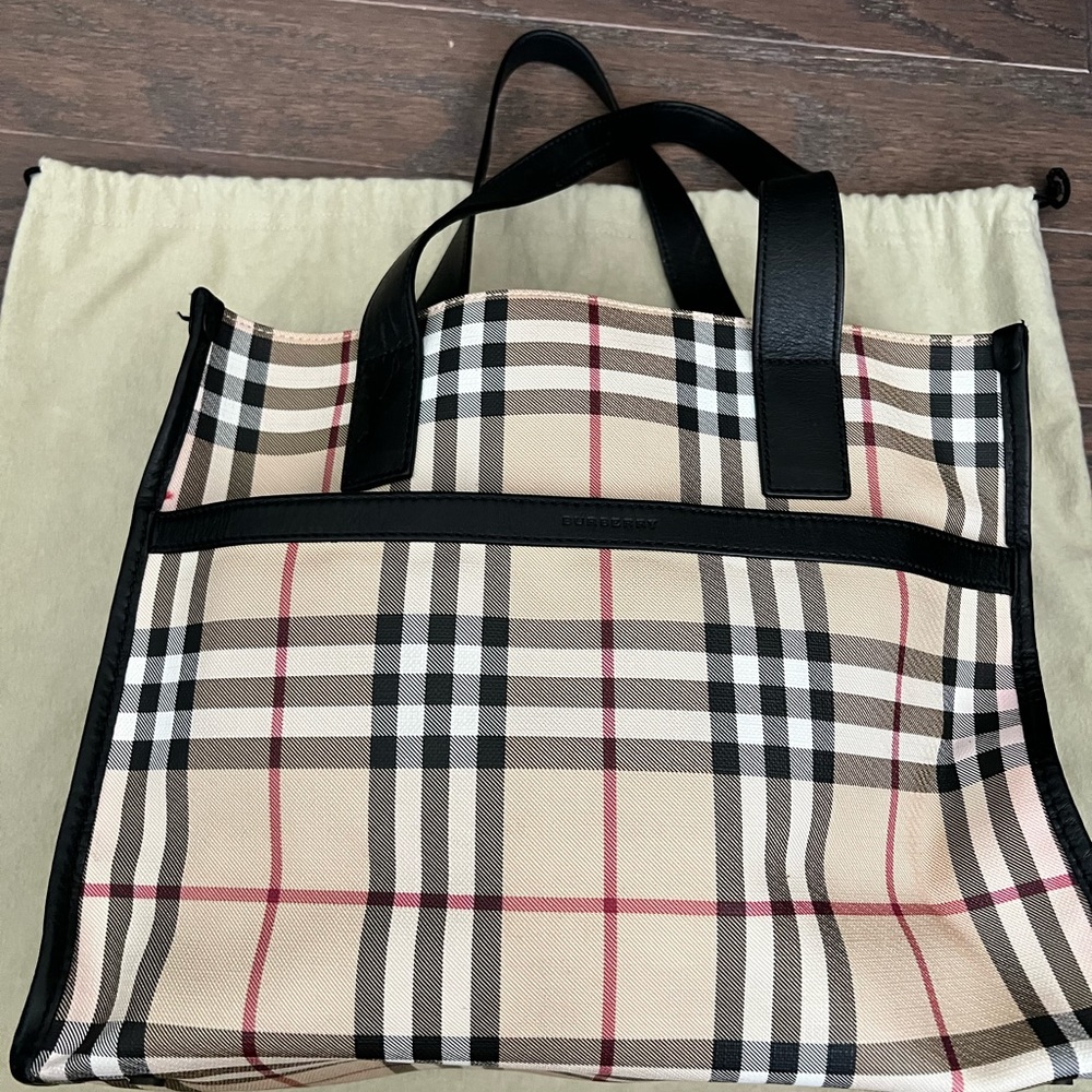 BURBERRY TOTE